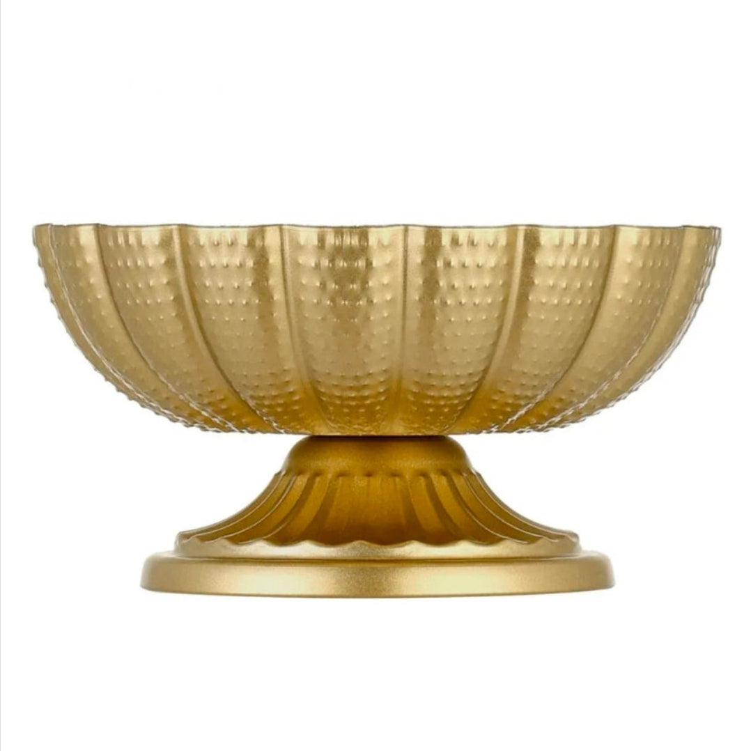Coupe florale dorée martelée - vue de côté